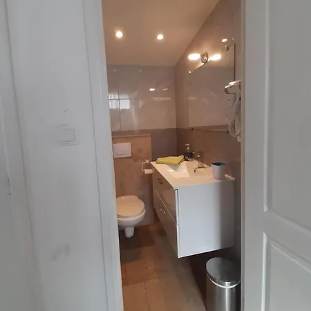 Хостел Crew Lighthouse Антиб