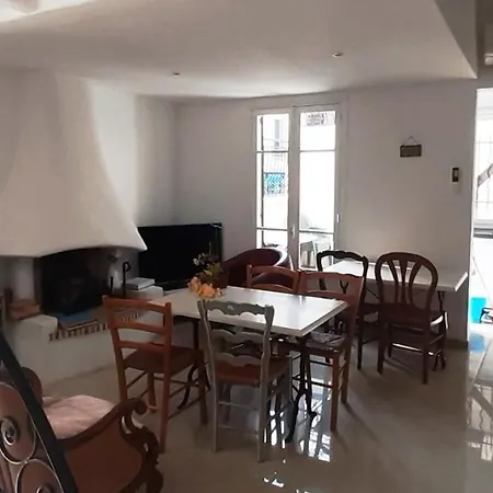 Crew Lighthouse Хостел Антиб