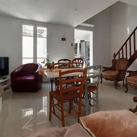 Crew Lighthouse Хостел