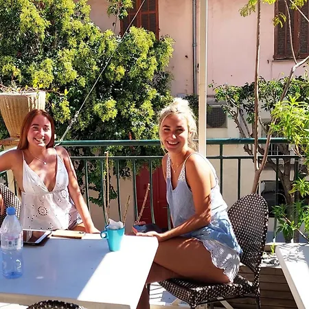 Crew Lighthouse Хостел *